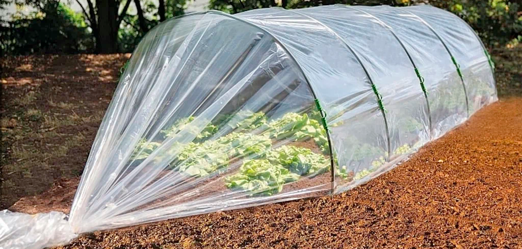 Пленка полиэтиленовая как укрывной материал.png